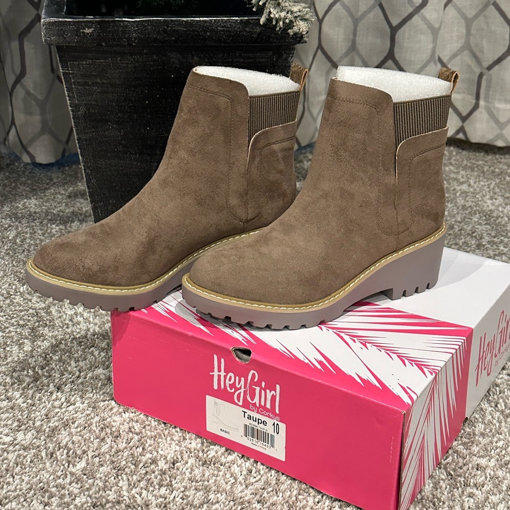 Hey Girl by Corky’s slip on boots
